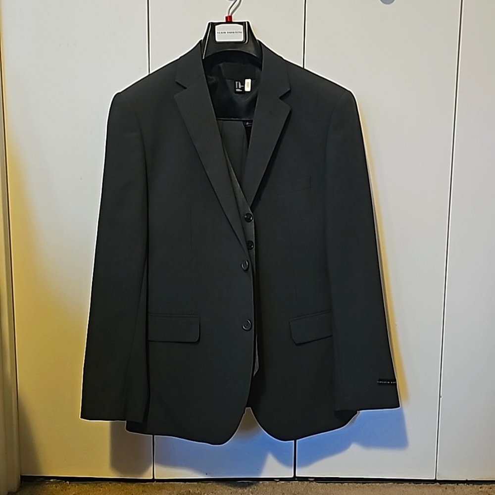 Alain Dupetit suit
